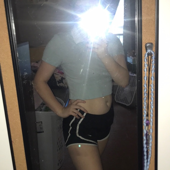 Collared Crop Top - Picture 4 of 4